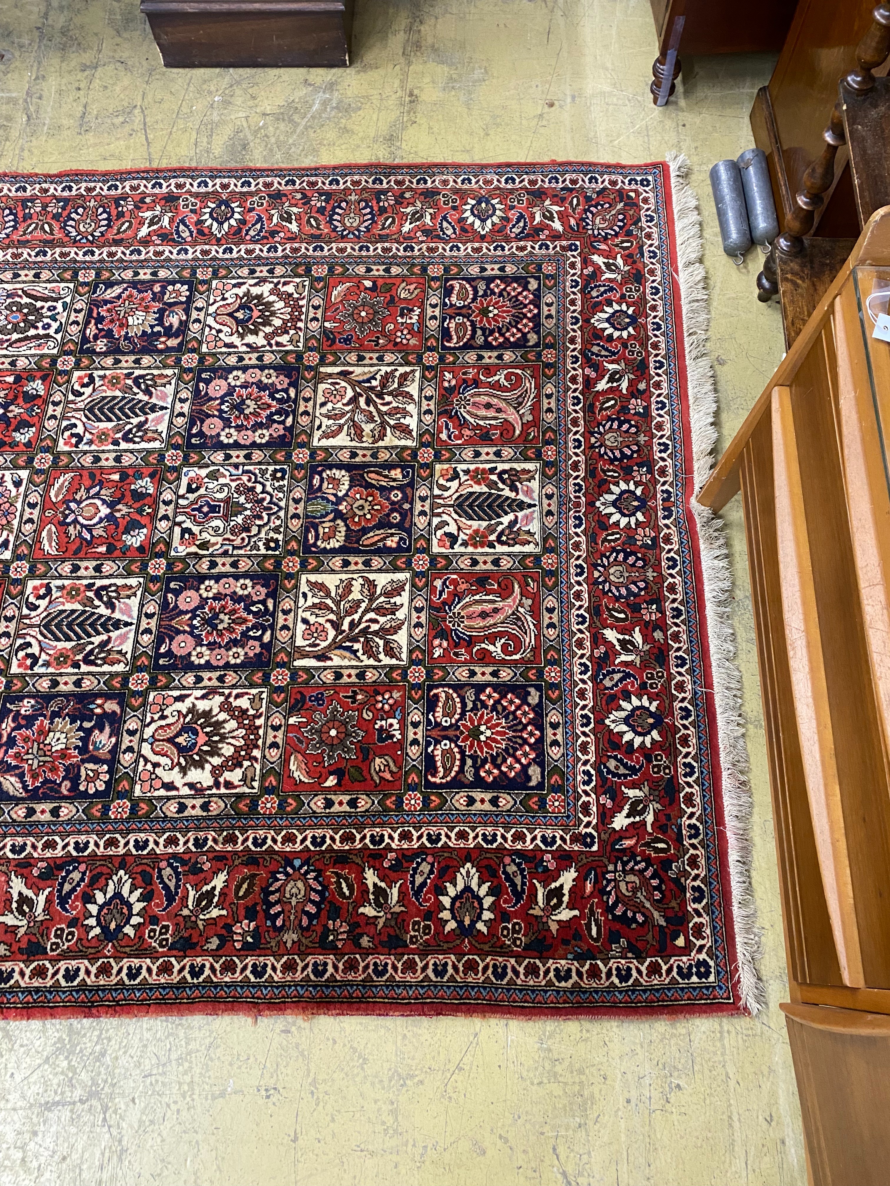 A Bakhtiari style rug, 250 x 160cm